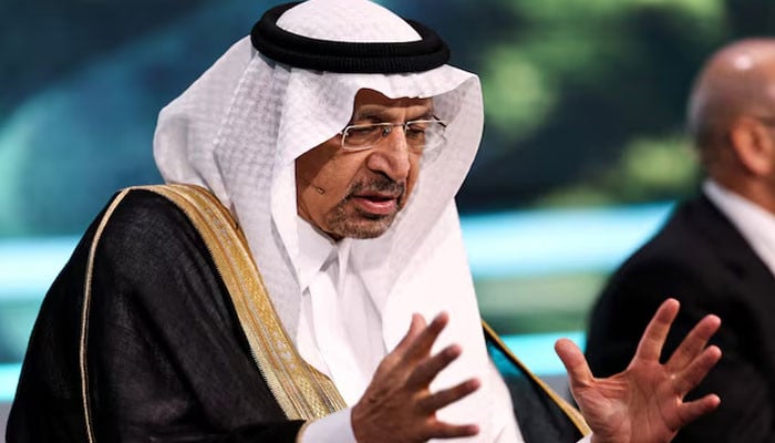 Saudi investment minister calls on PIF to reduce domestic spending
