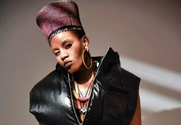 Toya Delazy’s bizarre London street performance leaves Mzansi divided (Video)