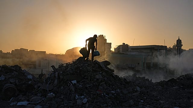 Gaza City faces public health crisis amid waste management blockade