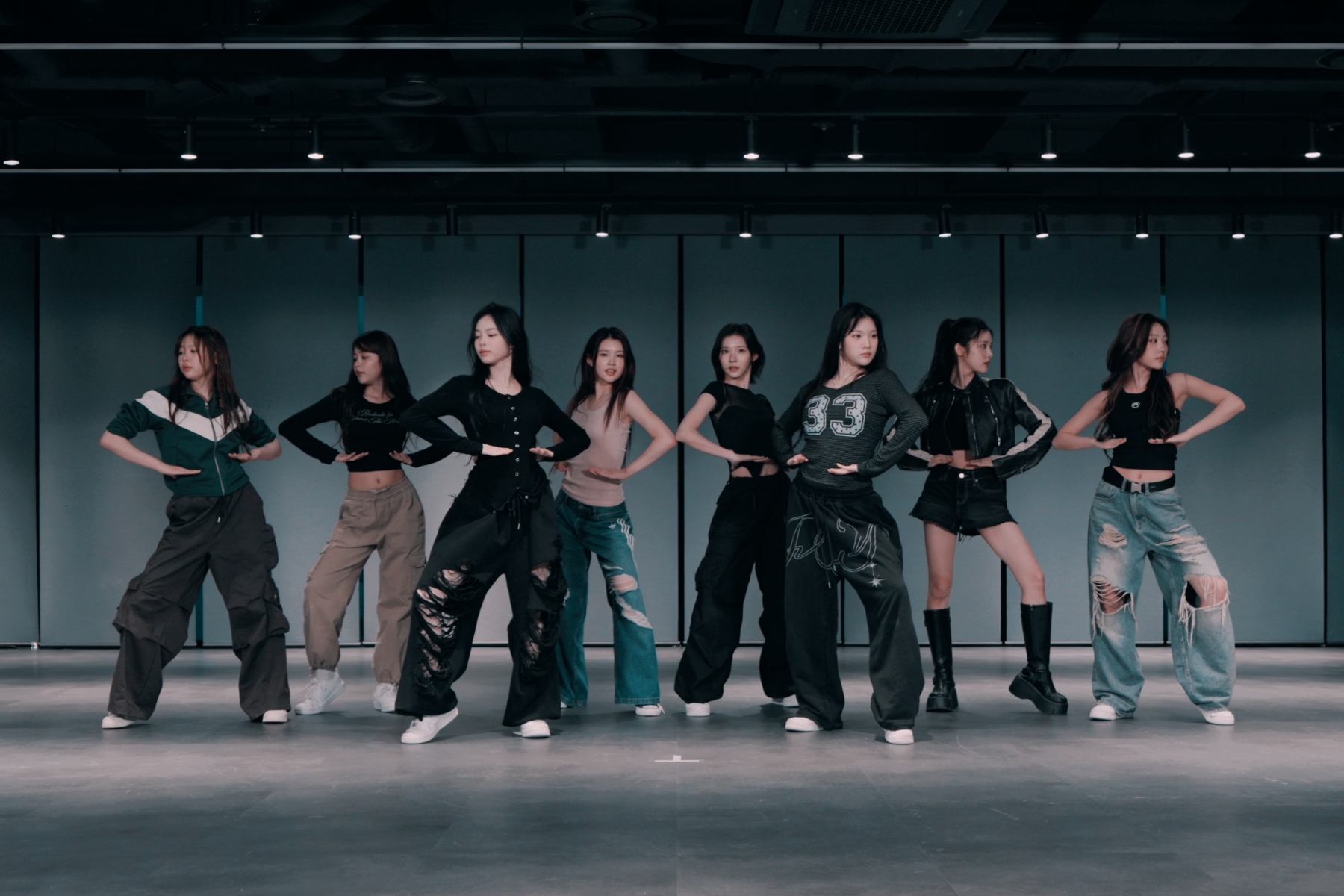 Watch: Hearts2Hearts Shows Off Razor-Sharp Synchronization In Dance Practice Video For “FOCUS”