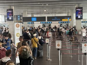 Airlines unhappy as European Parliament backs passengers’ rights: larger cabin bags and higher compensation