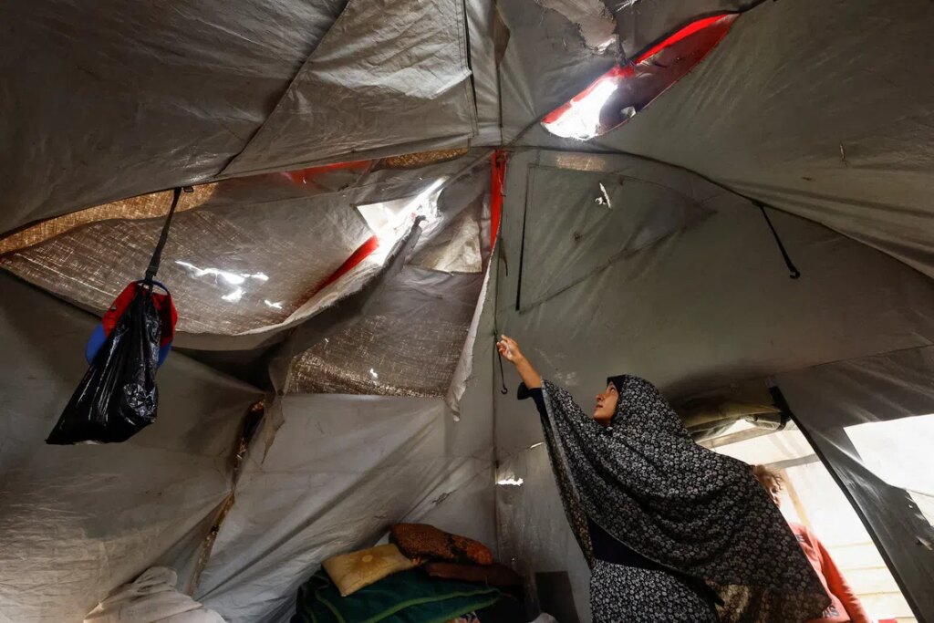 Not enough tents, food reaching Gaza as winter comes, aid agencies say
