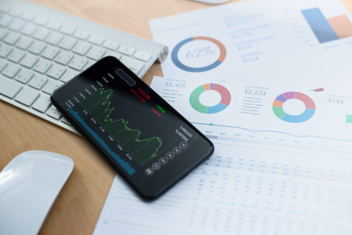 Smart strategies for managing currency volatility during budgeting