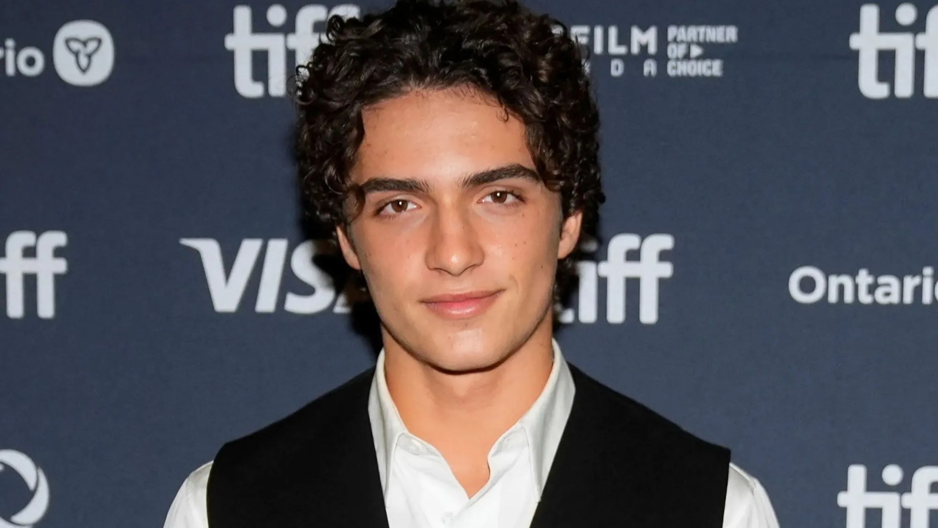 Nepo baby with Oscar winning dad looks just like star as he walks red carpet – can you guess his famous parent?