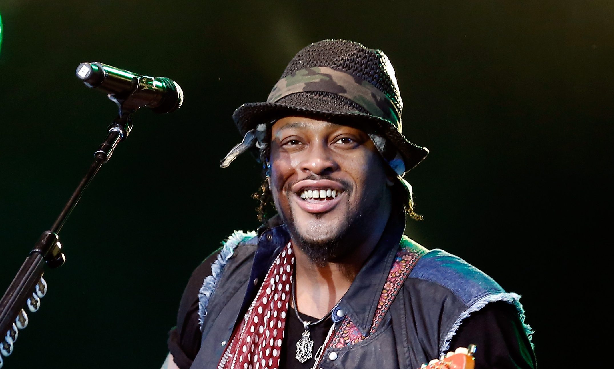 Prayers Up! R&B Legend D’Angelo Passes Away At Age 51