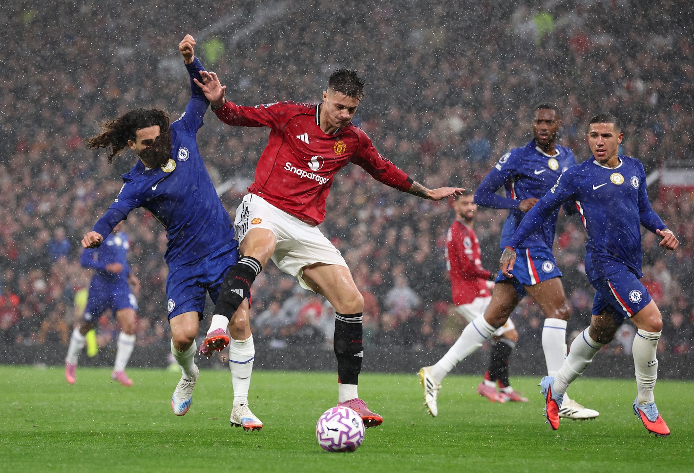 Report: Chelsea and Man United join intense race for 19-year-old Bundesliga sensation