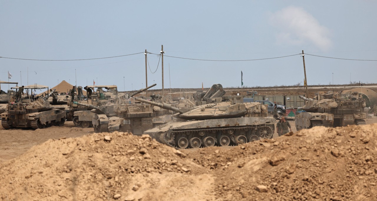 Newsdeck: Israel says ceasefire and aid to resume after airstrikes kill 26 in Gaza