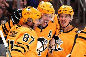 Penguins win entertaining opener over Islanders; Malkin rolling