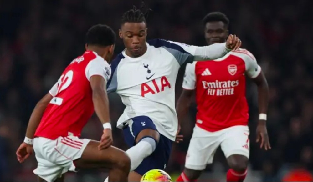 Eze nets hat-trick as Arsenal thrash Spurs to strenghten EPL lead