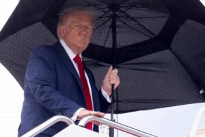 Trump makes deal but favours Israel