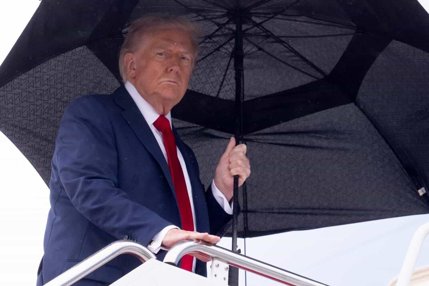 Trump makes deal but favours Israel