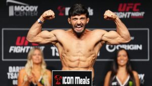 Arman Tsarukyan taps out Dan Hooker in UFC Qatar main event