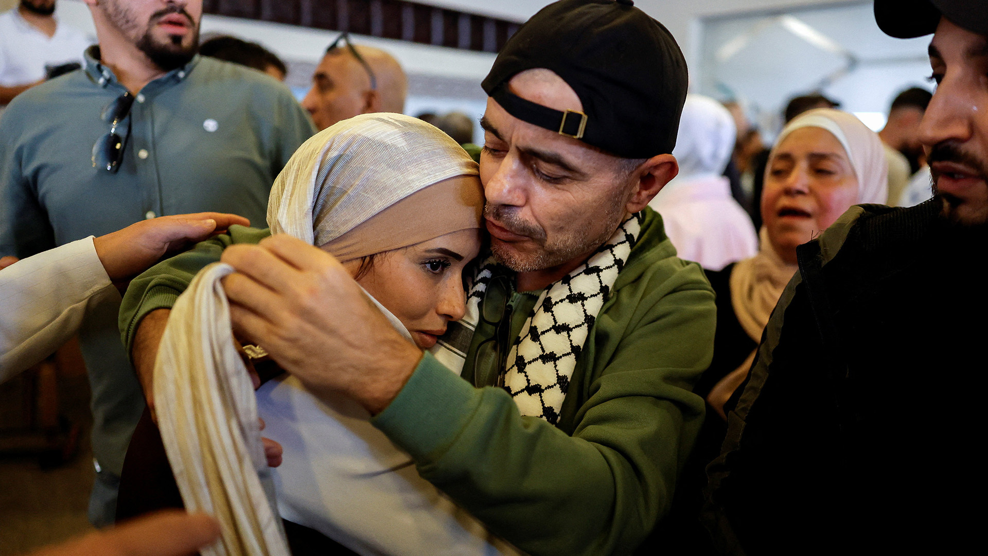 Israel celebrates releases, warns Palestinians over reunion scenes