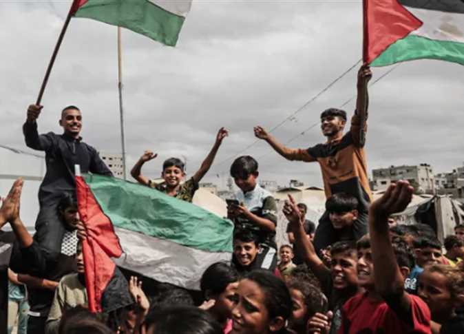 FM receives calls from counterparts congratulating Egypt on Gaza agreement