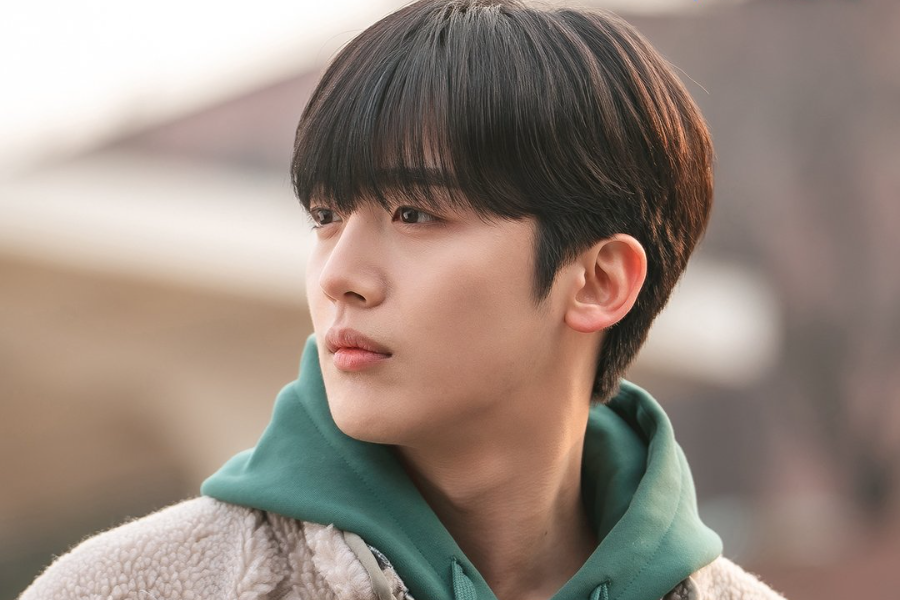 Kim Yo Han Shines As The Ultimate Campus Heartthrob In New Drama “LOVE.exe”