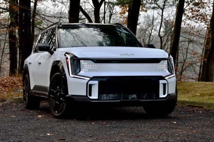 The Kia EV9 is a good electric SUV, but the same company makes something better