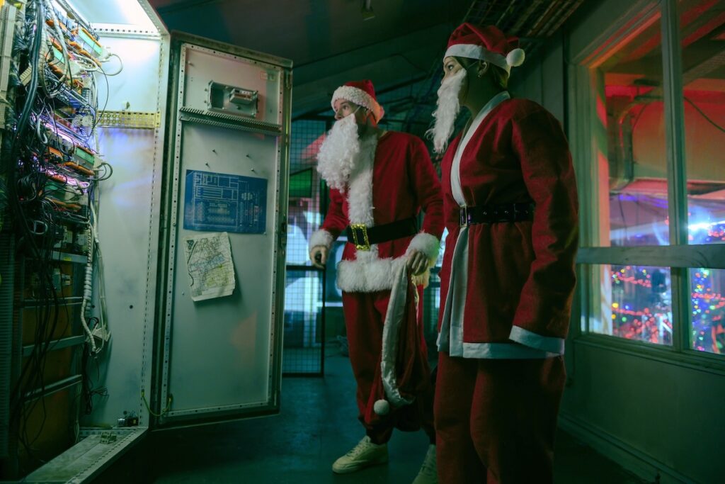 ‘Jingle Bell Heist’ Review: Two Aggrieved Strangers Plot a Payback Crime in Amiable Netflix Romantic Comedy