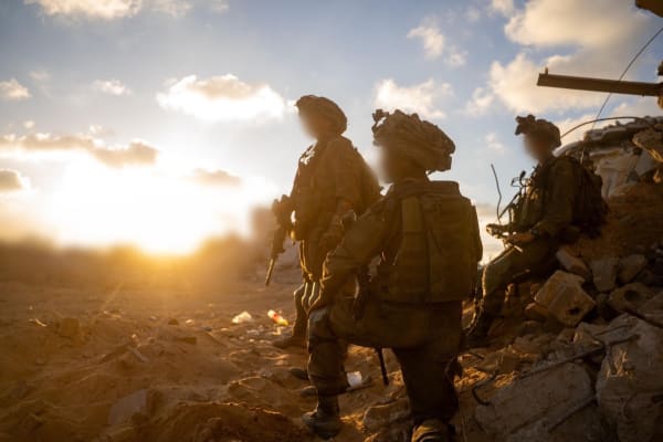IDF remains on high alert, fearing last-minute Hamas attacks ahead of Gaza ceasefire