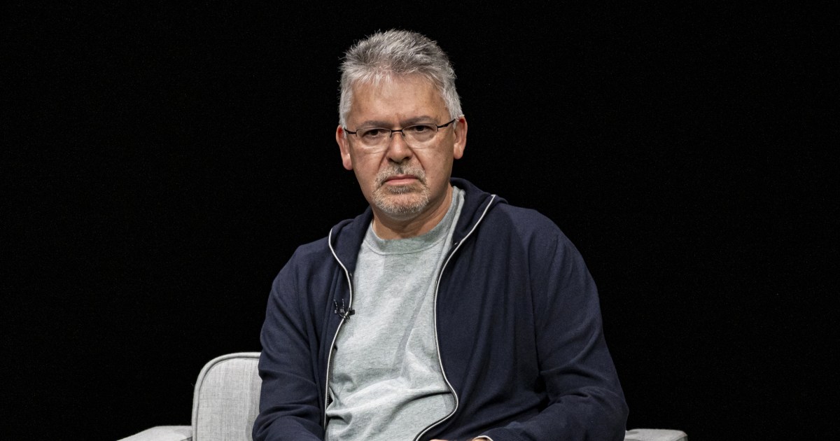 Apple’s AI chief abruptly steps down