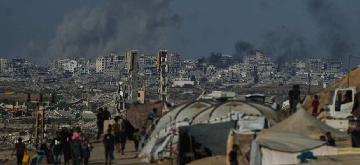 Senior US officials arrive in Egypt for Gaza peace talks as Israeli assault dials down