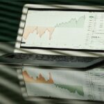 How Currency Instability Shapes Online Trading Habits in Nigeria