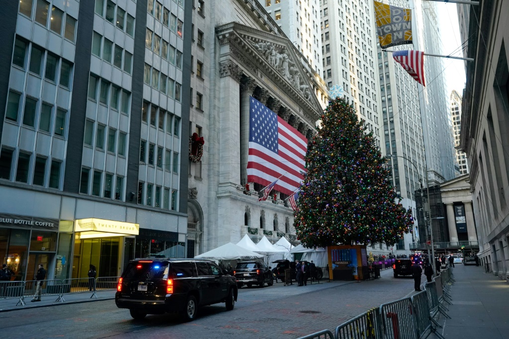 Asian markets mixed ahead of US data, expected Fed rate cut