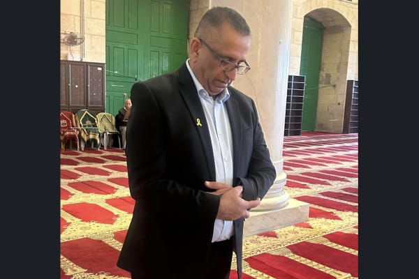 American Muslim removed from Jerusalem’s Al-Aqsa mosque for wearing Israeli hostage pin