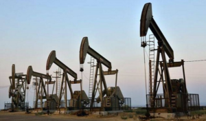 ‎Oil prices rise, post weekly gains