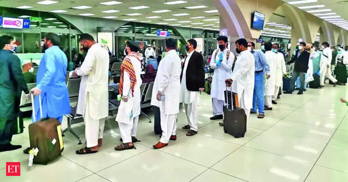 Saudi, UAE & Azerbaijan deport Pakistanis for begging