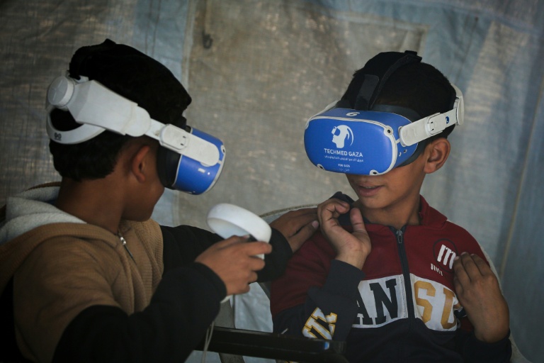 VR Headsets Take War-scarred Children To World Away From Gaza…