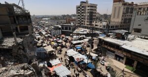 The tiring task of repairing Gaza’s tattered banknotes
