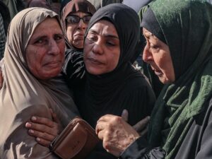 Israel kills four Palestinians in Gaza; fighters recover body of captive