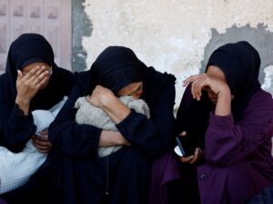 Hamas meet Egypt’s spy chief, says Israel’s attacks on Gaza threaten truce