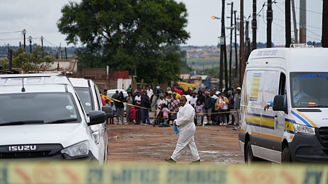9 killed, 10 wounded in South Africa pub shooting