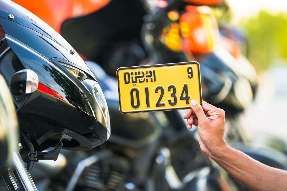 Dubai introduces front number plates for delivery motorcycles and e-bikes