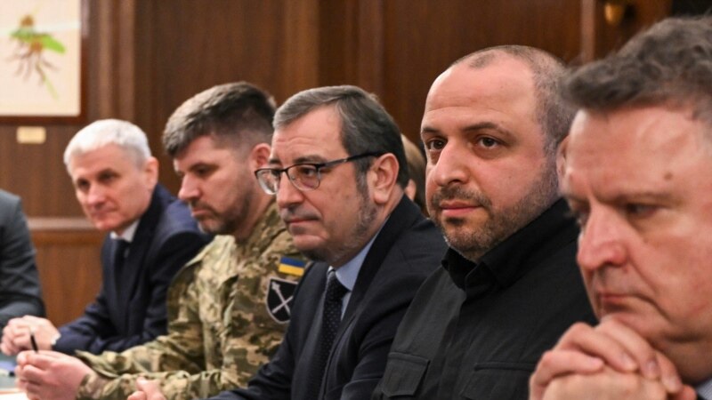 Ukrainian, US Officials Meet In Florida For Peace Talks As Putin Doubles Down On Demands