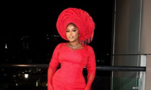 Imisi’s Coral-Red Asooke Look is A Timeless Masterclass in Festive Nigerian Fashion