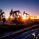 ‎Oil extends gains, achieves weekly loss