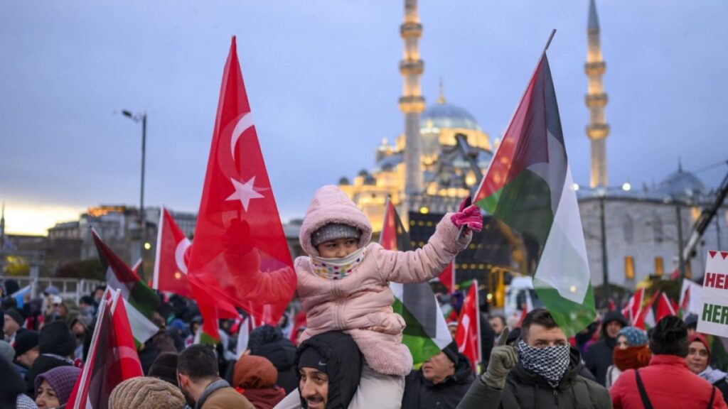 Hundreds of thousands march in Istanbul in solidarity with Gaza