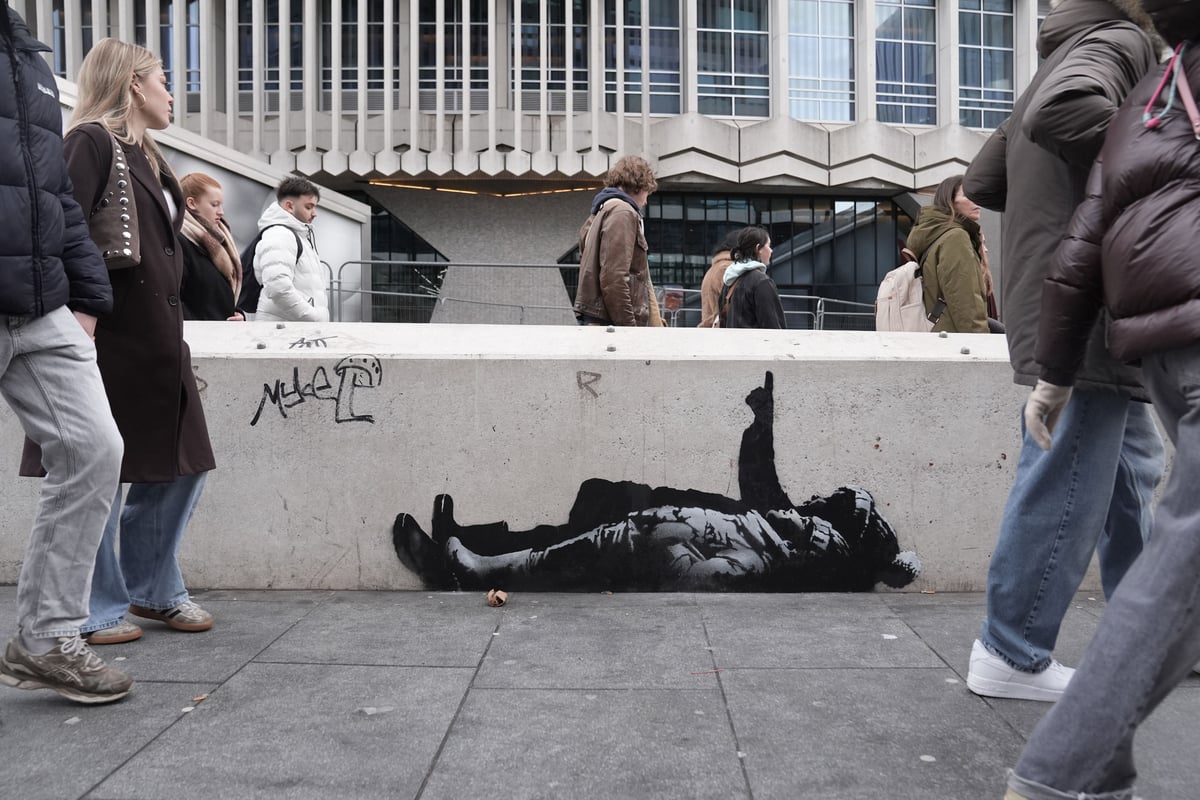 Artwork thought to be by Banksy appears at foot of London skyscraper