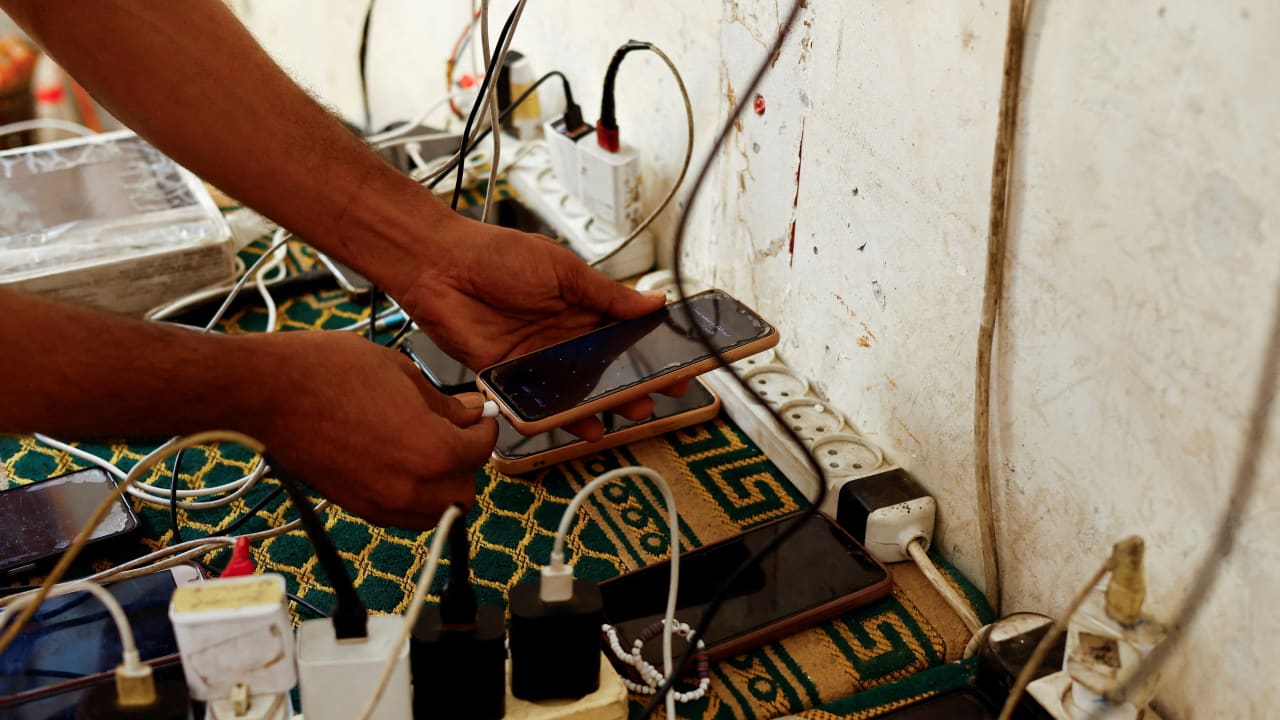 Purchases of iPhone 17 Pro soar across Gaza amid ‘limited’ humanitarian aid, reports suggest