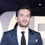 Jonathan Bailey reveals he was ‘headbutted’ by famous American singer