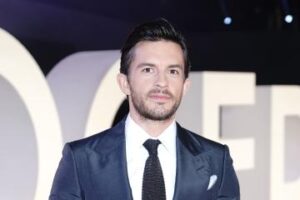 Jonathan Bailey reveals he was ‘headbutted’ by famous American singer