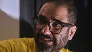 Egyptian dissident Alaa Abd el-Fattah arrives in London after travel ban lifted