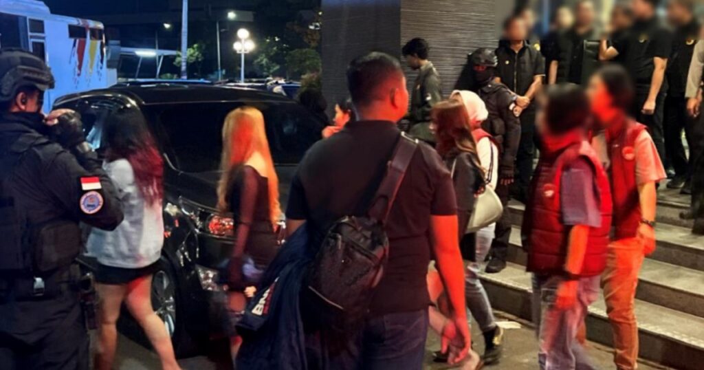 CNB joins local authorities in Batam raid; warns Singaporeans and PRs against using drugs overseas, Singapore News