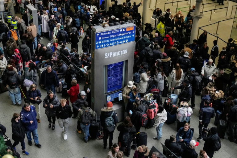 Eurostar suspends all Europe trains due to power problem