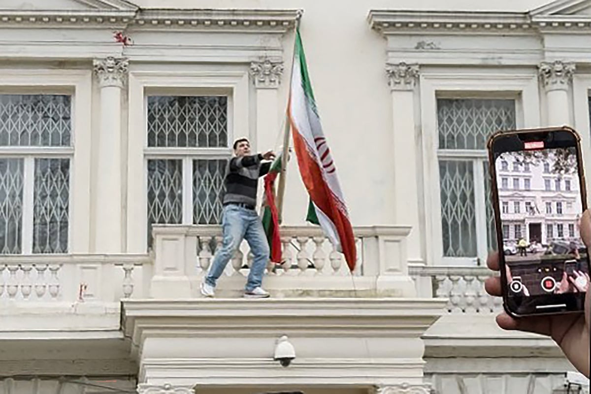 Dramatic scenes as man climbs Iranian embassy balcony in central London as two people arrested