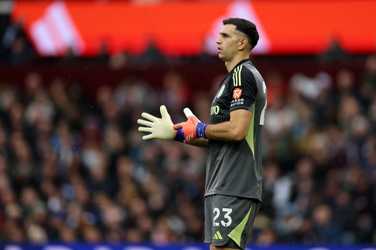 Is Emi Martinez injured this weekend? Premier League injury update on Aston Villa goalkeeper