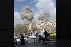 Israel under Iranian missile fire | Regime attacks US bases in Qatar & Bahrain, sirens in Riyadh | No serious injuries in Israel so far