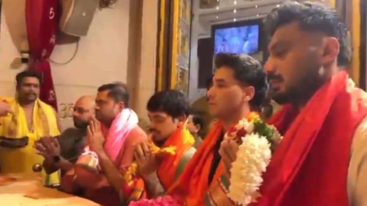 T20 World Cup 2026: Axar Patel, Ishan Kishan, Abhishek Sharma Visit Siddhivinayak Temple In Mumbai Ahead Of England Clash In Semi-Final